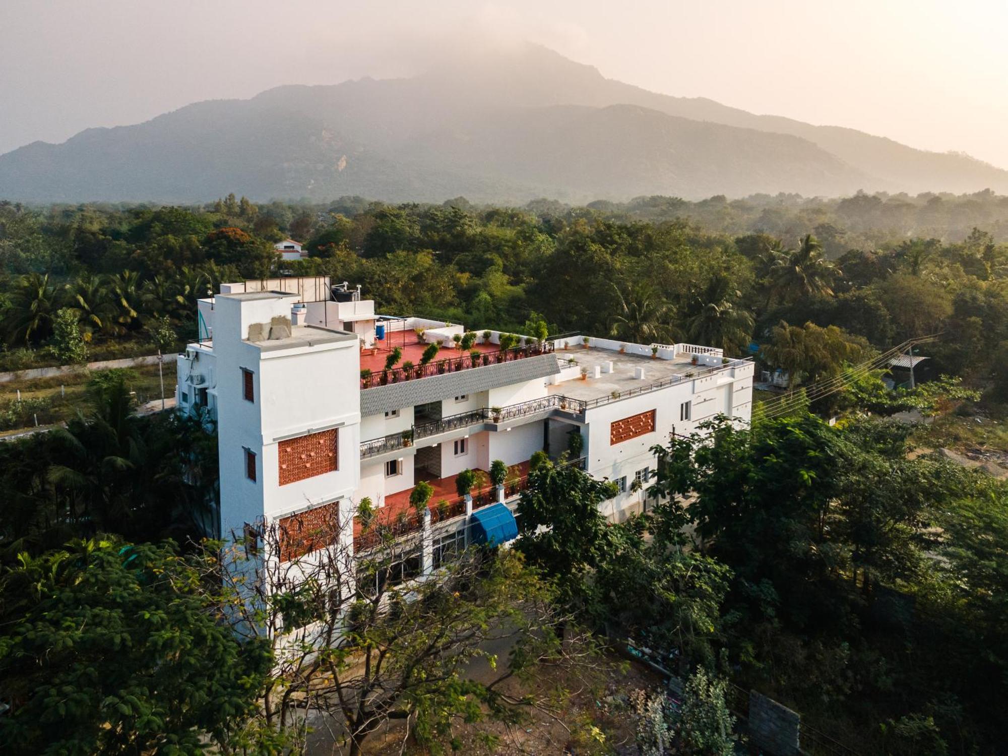 Aashreya Suites Тируваннамалай Экстерьер фото